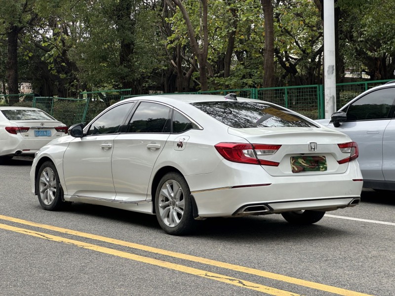 东莞18年本田雅阁7