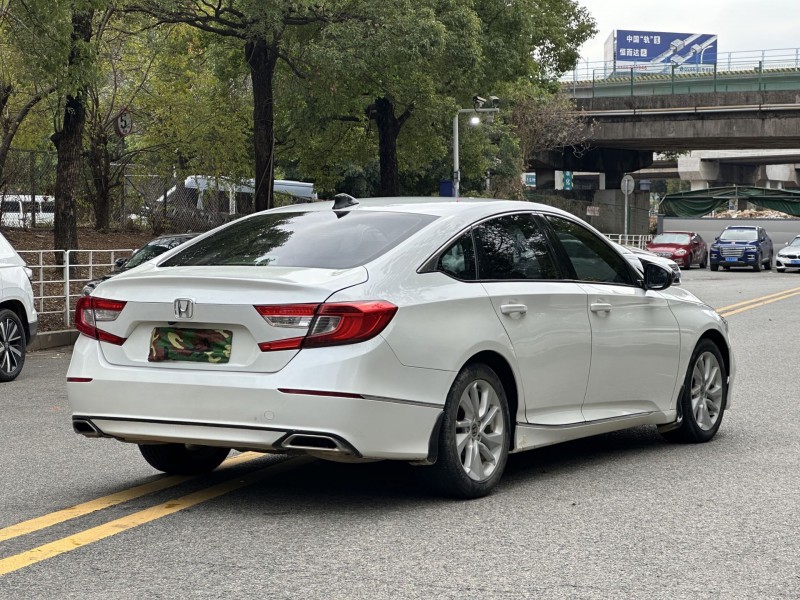 东莞18年本田雅阁8