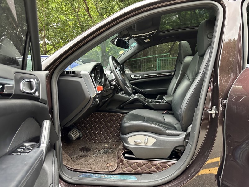 东莞17年保时捷卡宴6