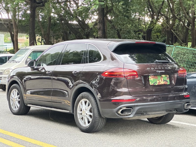 东莞17年保时捷卡宴7