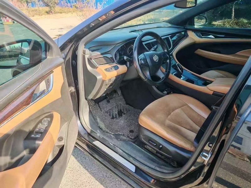 青岛17年别克君越4