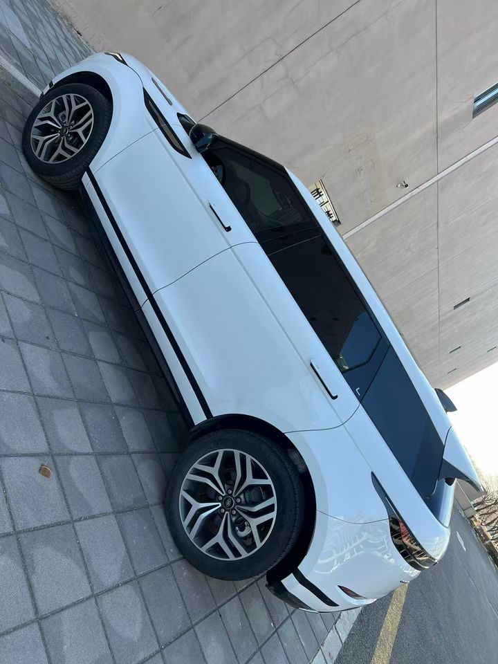 营口25年路虎极光9