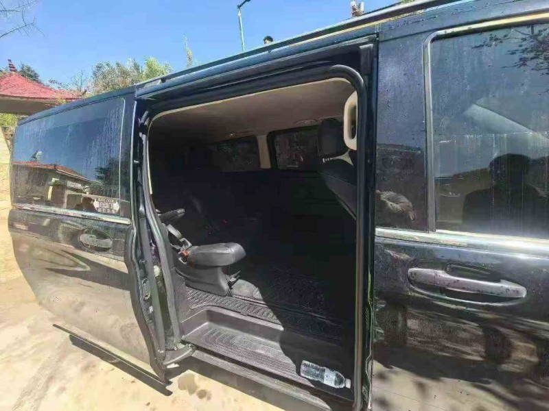 安順19年奔馳威霆5