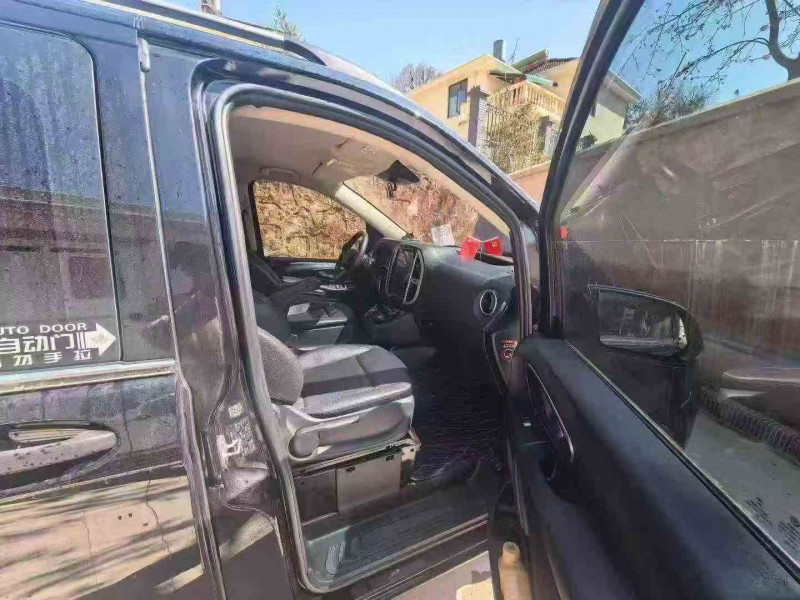 安順19年奔馳威霆6