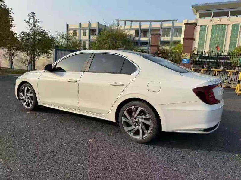 惠州22年现代名图8