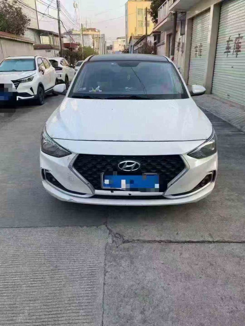 深圳19年现代悦动1