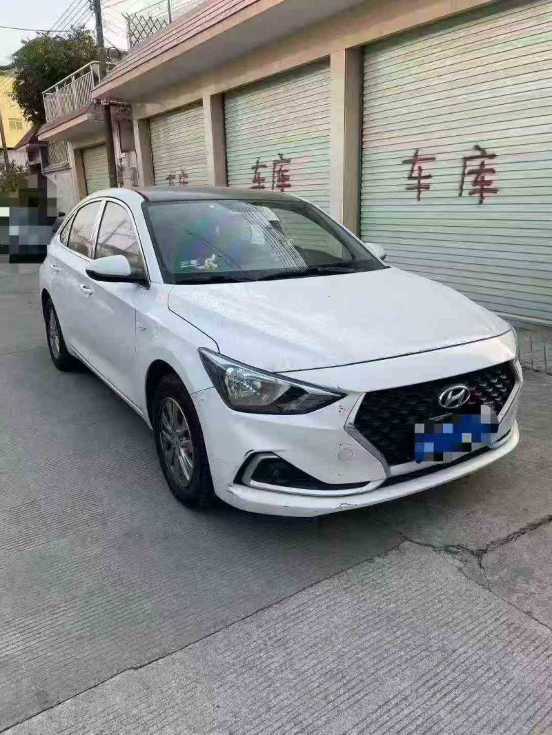 深圳19年现代悦动2