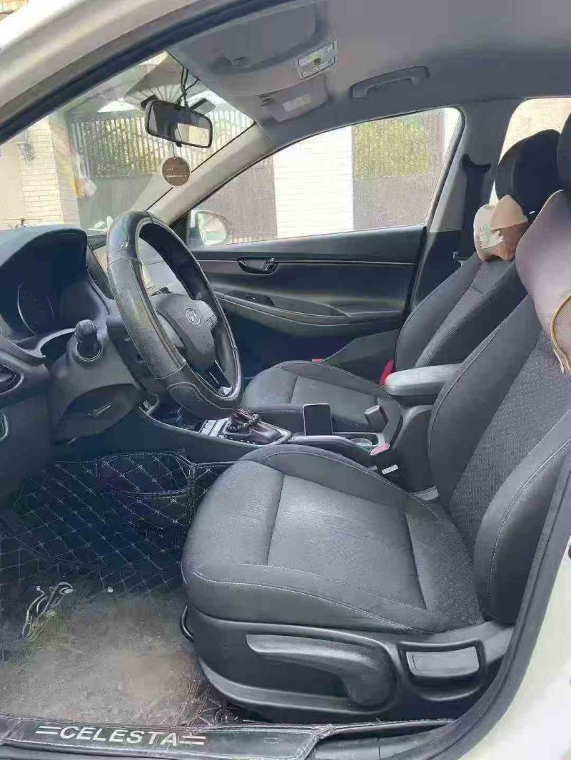 深圳19年现代悦动4