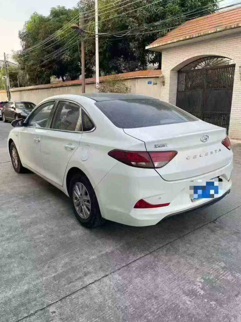 深圳19年现代悦动7