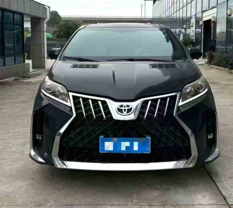 荆州12年丰田塞纳1