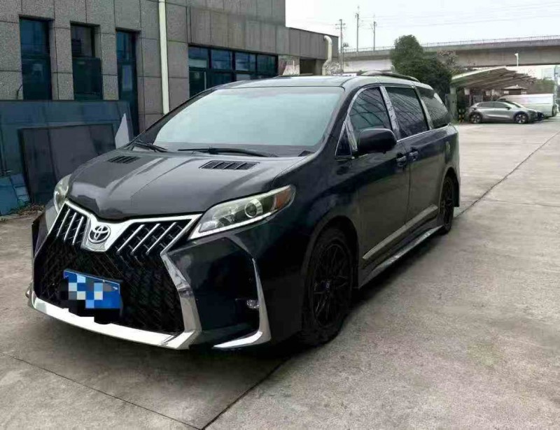 荆州12年丰田塞纳2