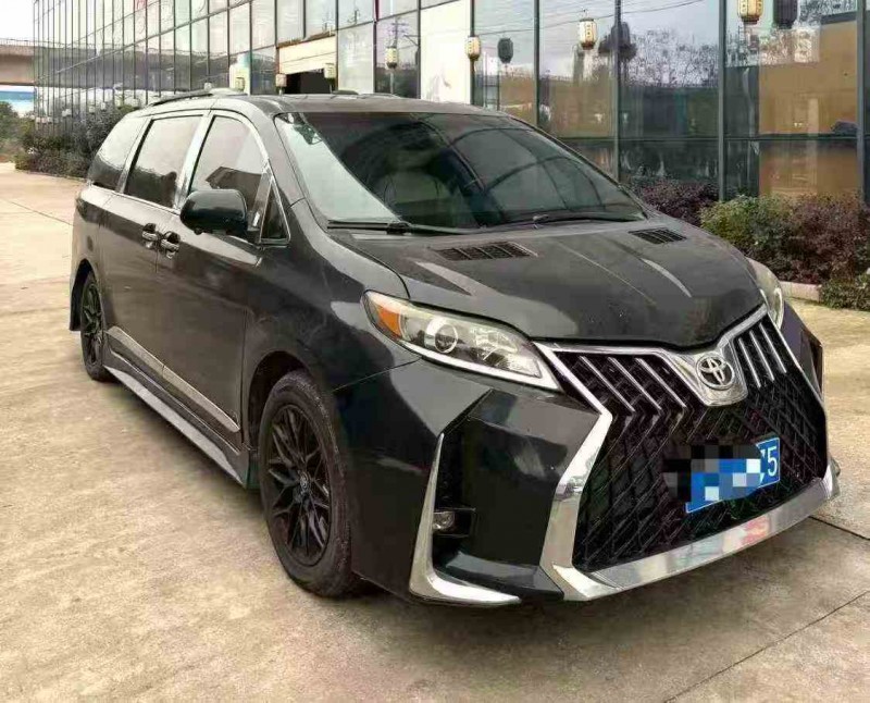 荆州12年丰田塞纳3