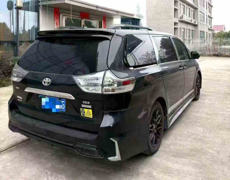 荆州12年丰田塞纳4