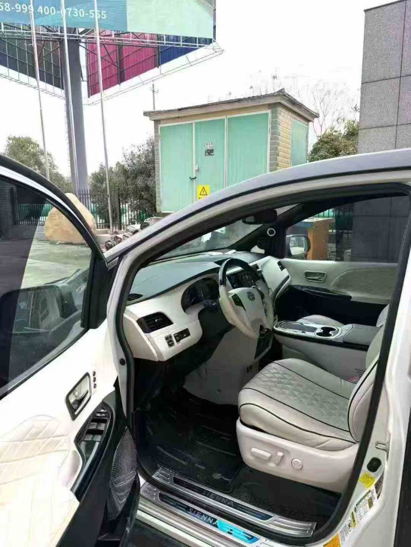 荆州12年丰田塞纳5