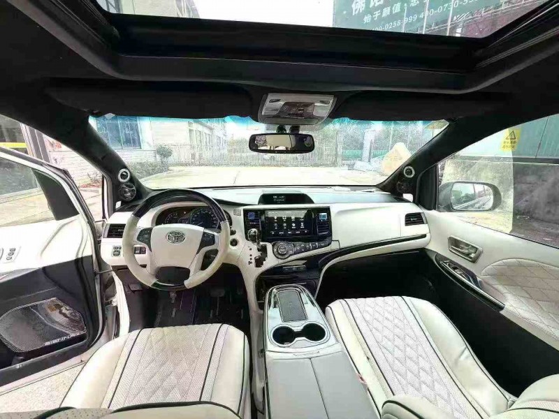 荆州12年丰田塞纳6