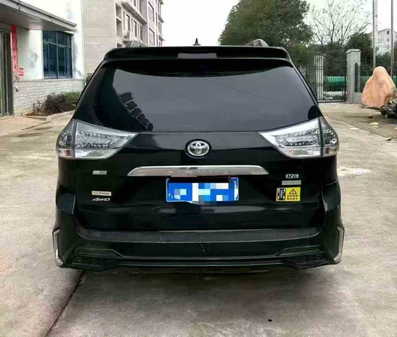 荆州12年丰田塞纳9