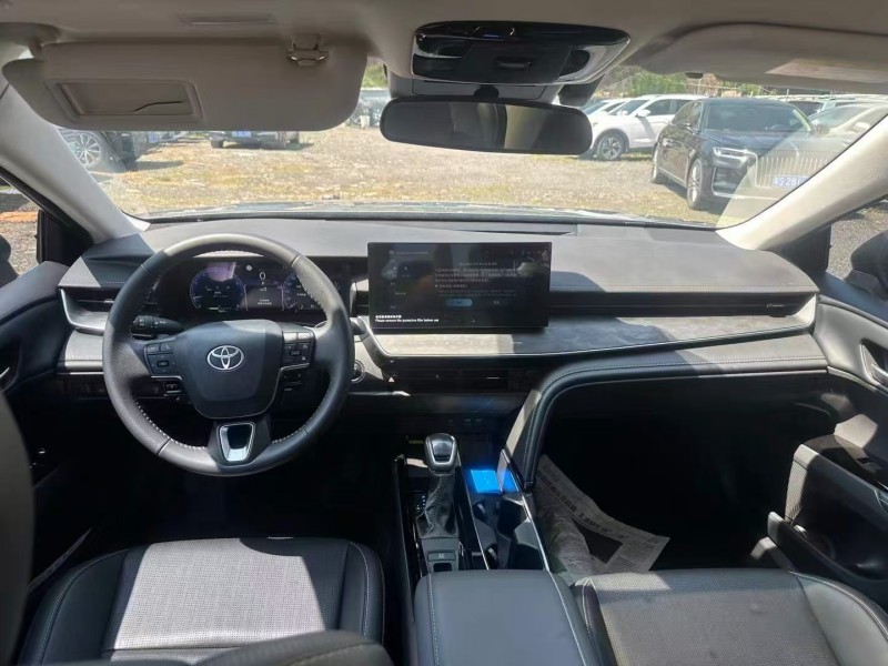 广州25年丰田凯美瑞8