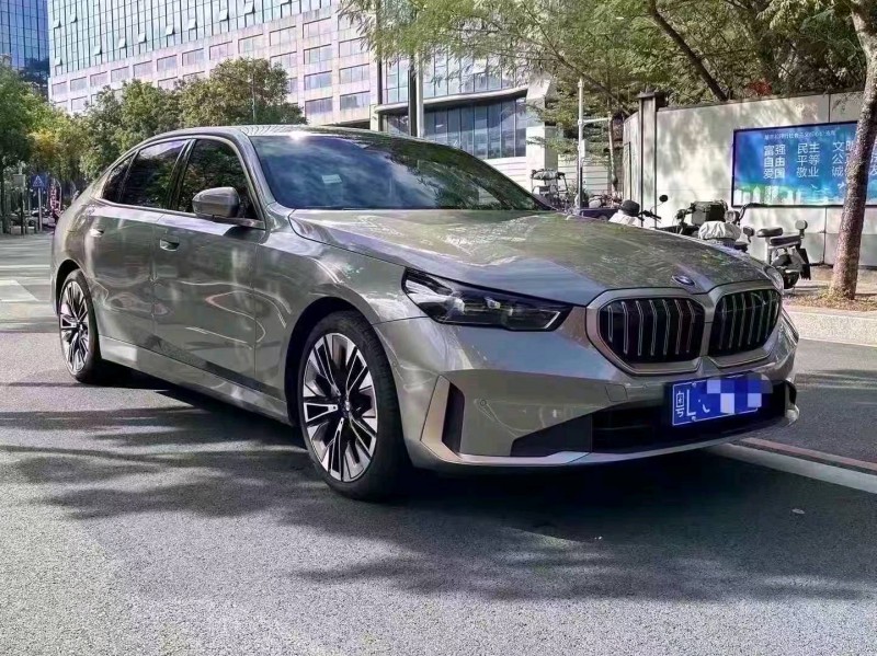 广州25年宝马5系3