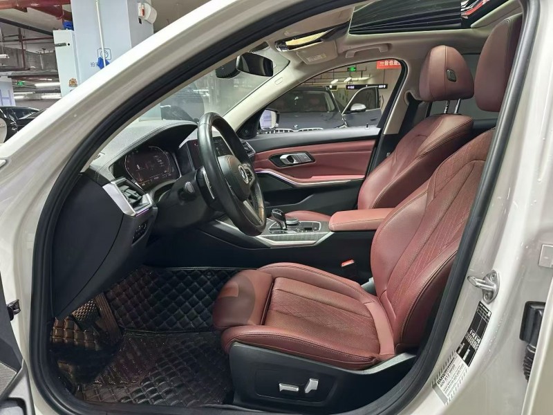 成都22年宝马3系4