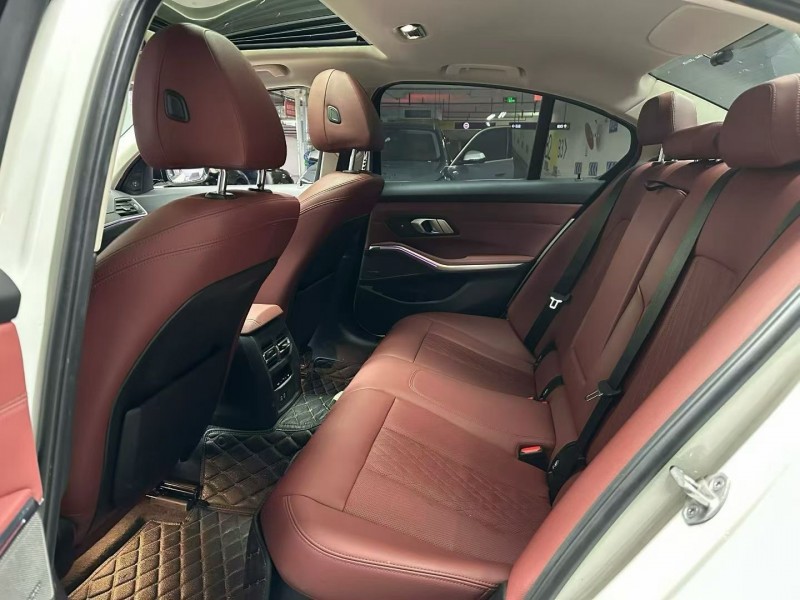 成都22年宝马3系5