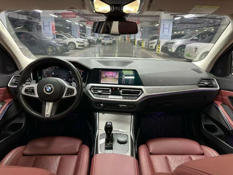 成都22年宝马3系6