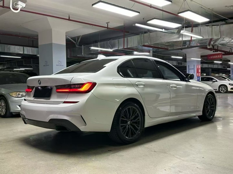 成都22年宝马3系7