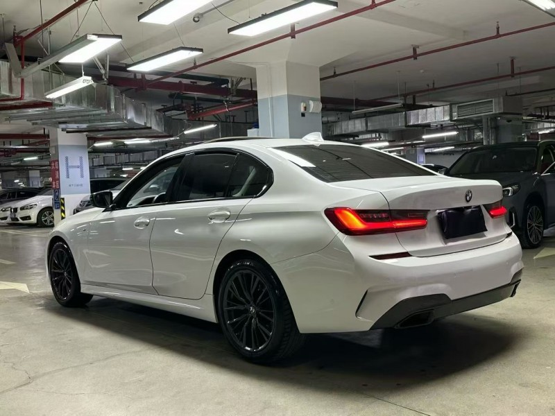 成都22年宝马3系8