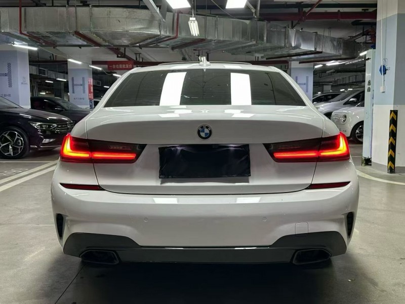 成都22年宝马3系9