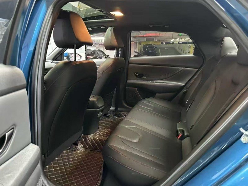 成都21年现代伊兰特6