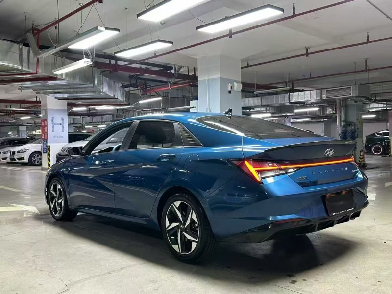 成都21年现代伊兰特8