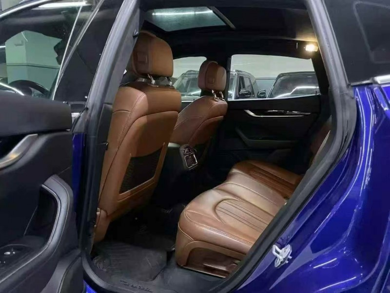 江门18年玛莎拉蒂Levante4