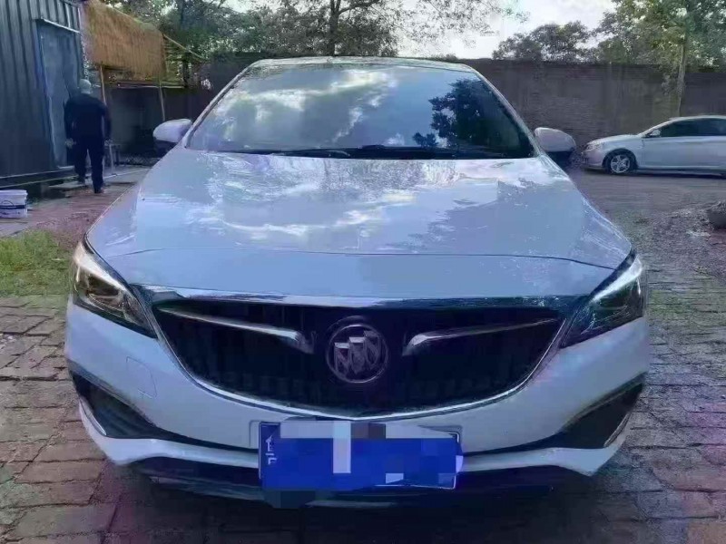 潍坊19年别克威朗1