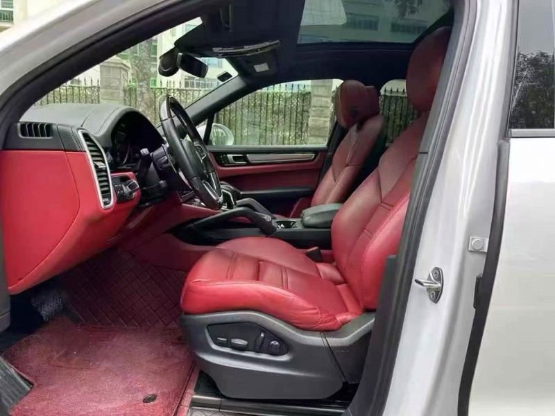 珠海23年保时捷卡宴4