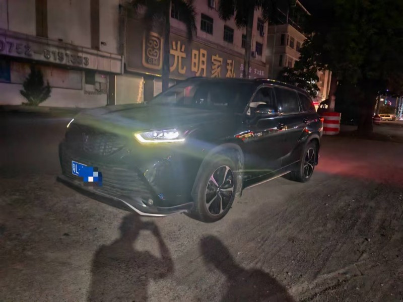 汕头22年丰田皇冠1