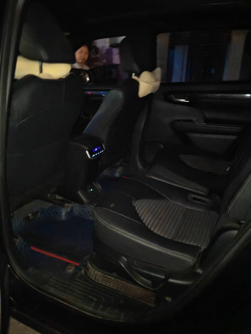 汕头22年丰田皇冠4