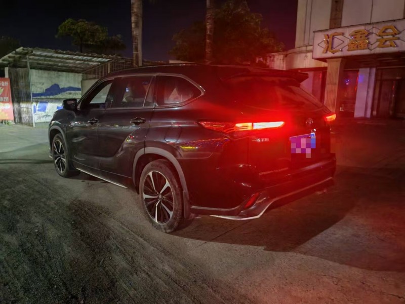 汕头22年丰田皇冠5