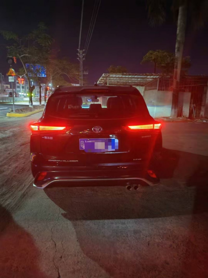 汕头22年丰田皇冠6