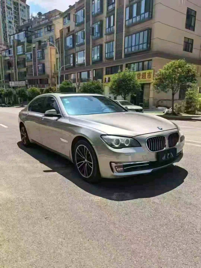 安順14年寶馬7系3
