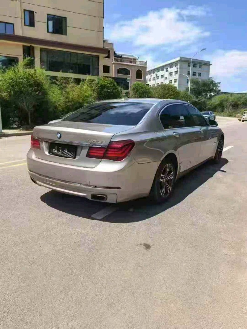 安順14年寶馬7系6