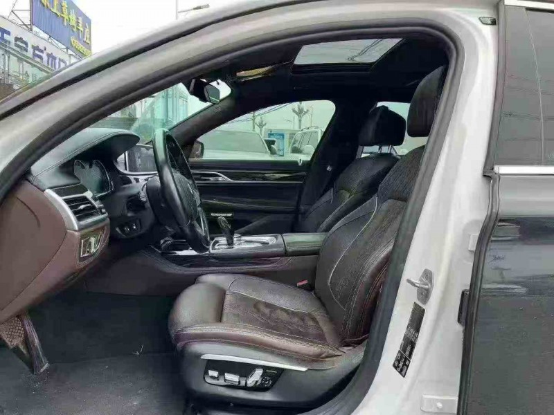 重庆20年宝马7系6