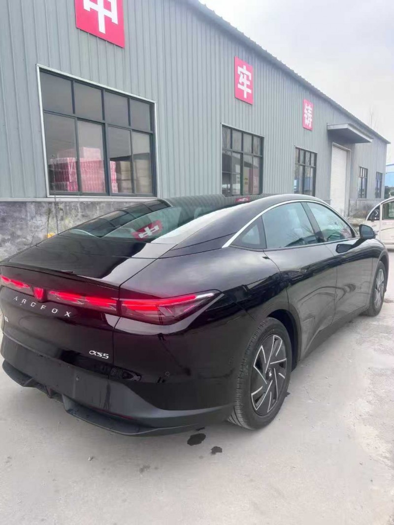 菏泽25年极狐汽车阿尔法8