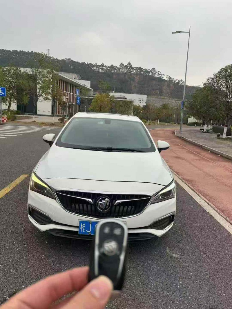 贺州17年别克威朗1