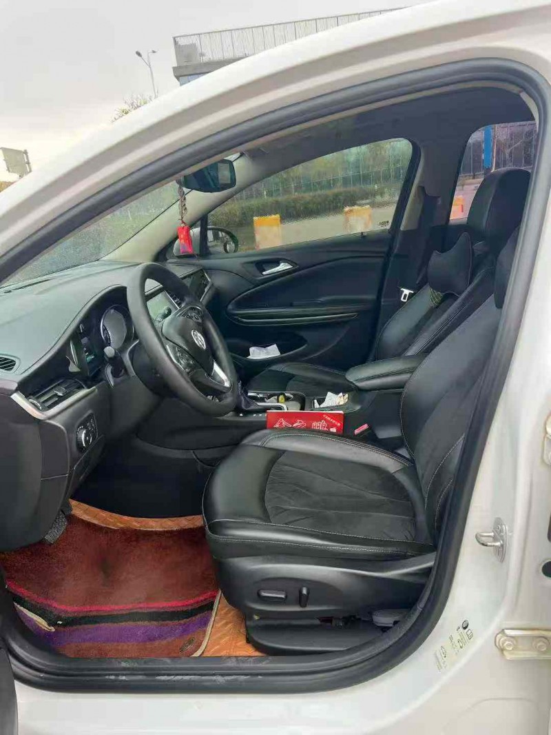 贺州17年别克威朗3