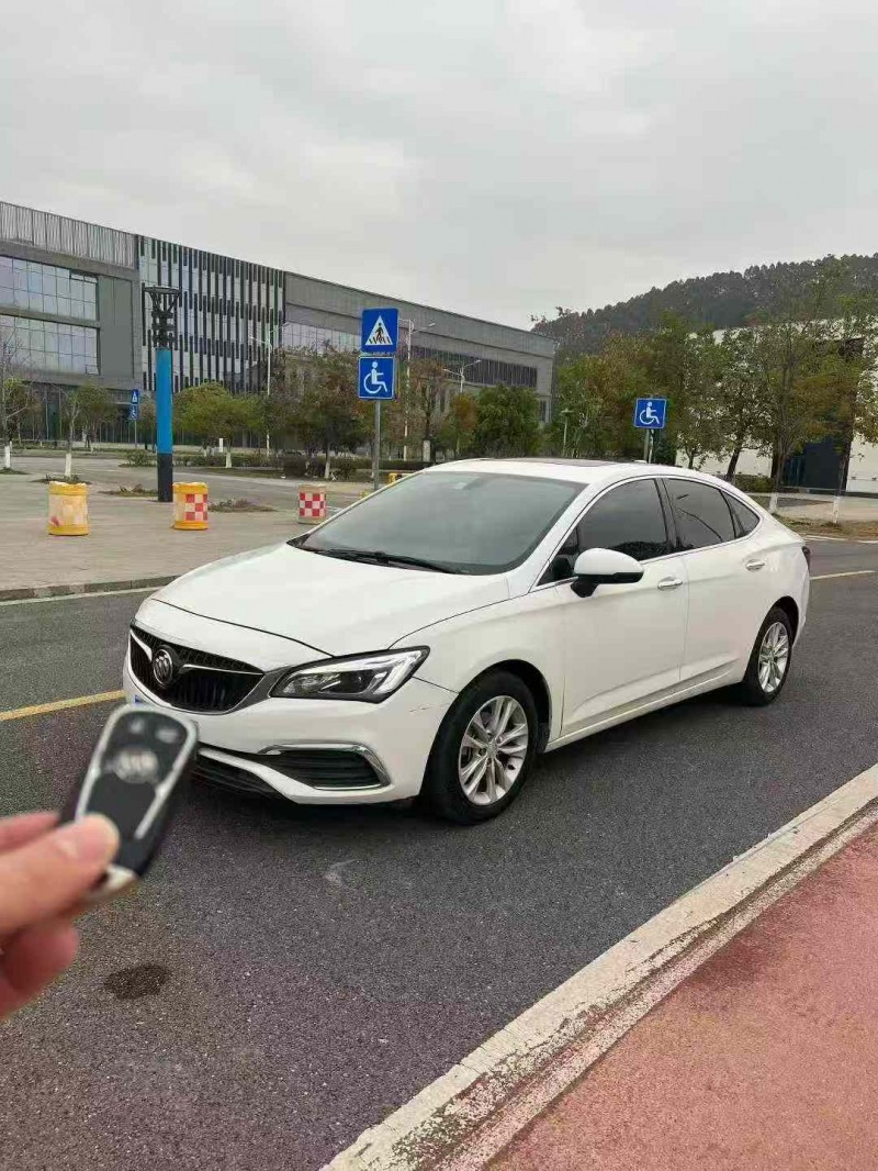 贺州17年别克威朗5