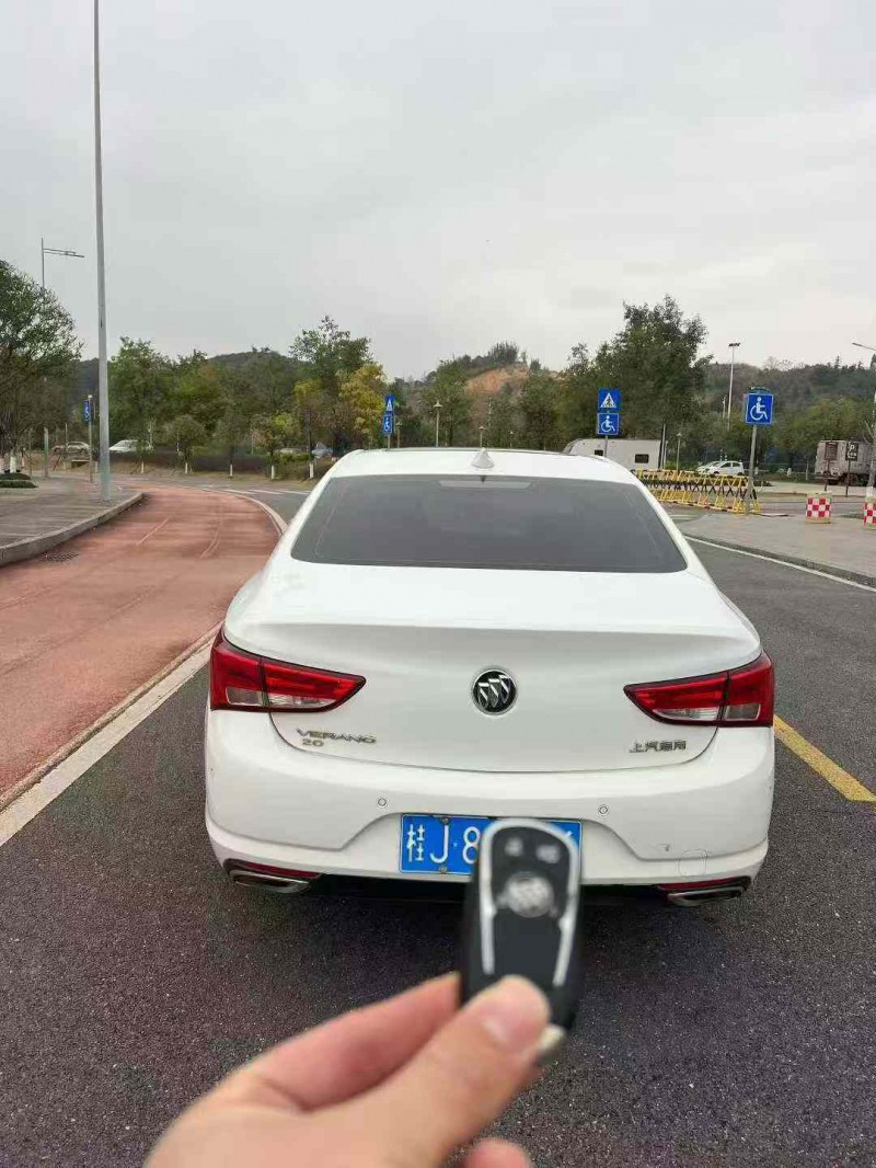 贺州17年别克威朗8