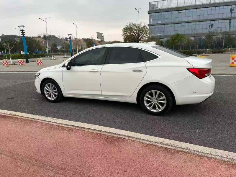 贺州17年别克威朗9