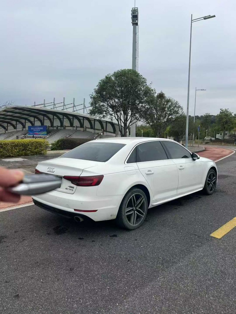 贺州16年奥迪A4L8