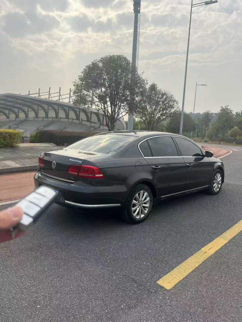 贺州13年大众迈腾4