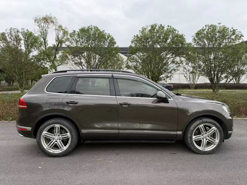 汕头17年大众途锐2