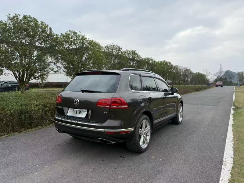 汕头17年大众途锐8